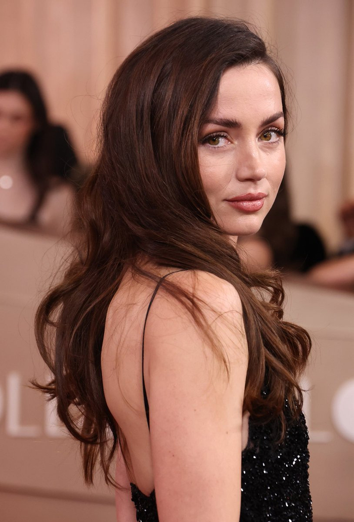 安娜·德·阿玛斯亮相第83届金球奖红毯|妈咪|级别_新浪体育_新浪新闻