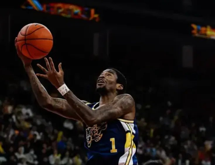 kaiyun.com-上海113-104淘汰广东 球员评价：萨姆纳优秀，4人及格，4人低迷|黄明依|杨溢|王少杰|奎因|徐杰_新浪体育_新浪新闻