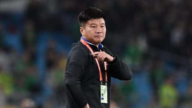 开云-李霄鹏离开影响武汉保级 菜鸟李金羽能否担重任？